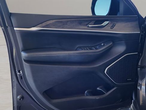 Used 2022 Jeep Grand Cherokee L Limited w/ Luxury Tech Group II image 12