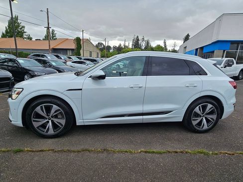 Used 2024 Audi Q8 e-tron Premium Plus w/ Premium Plus Package AWD/4WD image 2