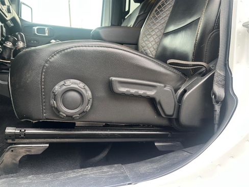 Used 2021 Jeep Wrangler Unlimited Sahara image 18