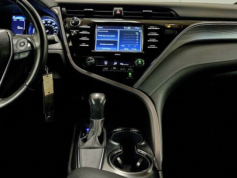 Used 2020 Toyota Camry SE image 14