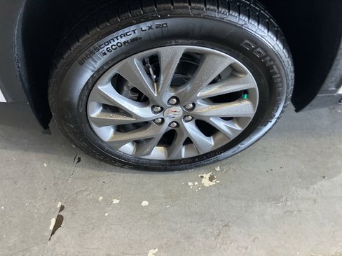 Used 2025 Buick Enclave Preferred image 2