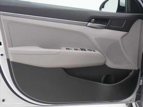 Used 2018 Hyundai Elantra SE FWD image 14
