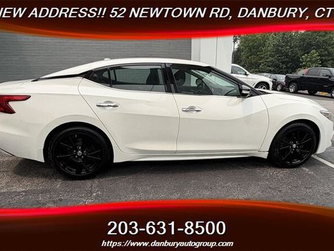 Used 2017 Nissan Maxima 3.5 SV w/ Interior Lighting Package FWD image 6