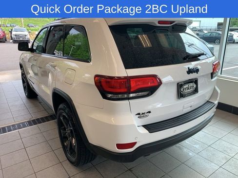 Used 2018 Jeep Grand Cherokee Laredo AWD/4WD image 8