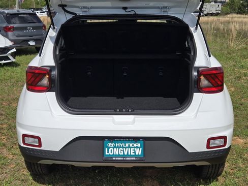 New 2026 Hyundai Venue SEL FWD image 7