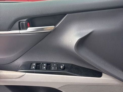 Used 2019 Toyota Camry LE image 13