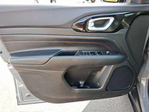 Used 2023 Jeep Compass Trailhawk image 13