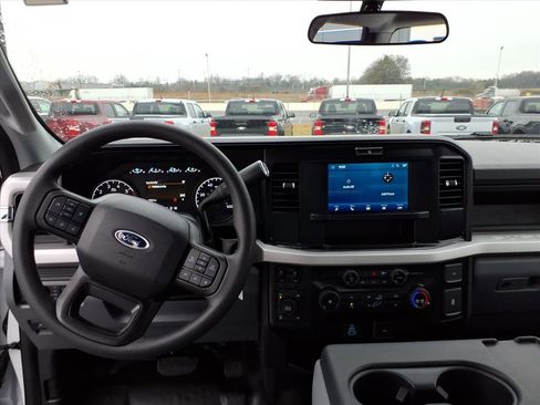 Certified 2025 Ford F250 XL w/ FX4 Off-Road Package image 14