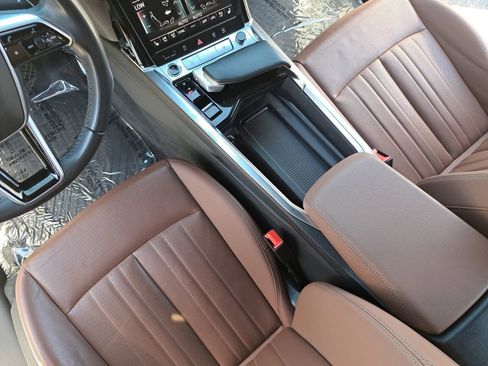 Used 2024 Audi Q8 e-tron Premium Plus image 28