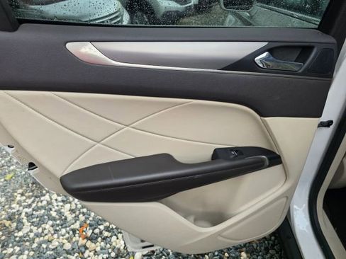 Used 2017 Lincoln MKC Premiere FWD image 18