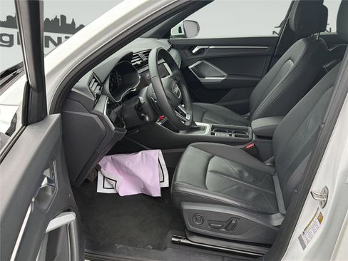 Used 2025 Audi Q3 2.0T Premium image 12