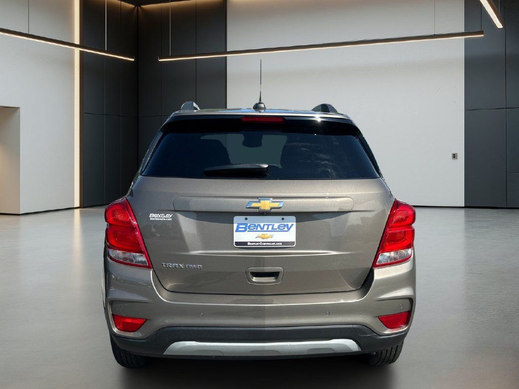 Used 2022 Chevrolet Trax LT w/ Premium Seat Package AWD/4WD image 5