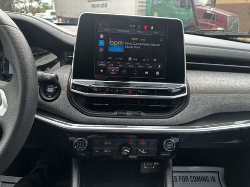 Used 2022 Jeep Compass Sport image 33