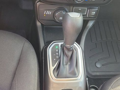 Used 2022 Jeep Renegade Latitude w/ Convenience Group AWD/4WD image 29