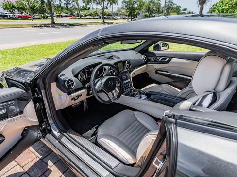 Used 2013 Mercedes-Benz SL 550 image 23