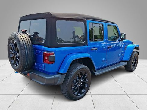 Used 2024 Jeep Wrangler Unlimited Sahara w/ Technology Group AWD/4WD image 5