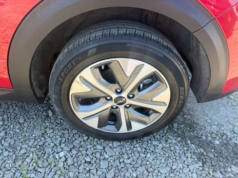 Used 2022 Kia Niro EX w/ Cold Weather Package FWD image 9