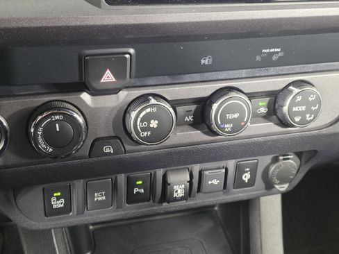 Used 2020 Toyota Tacoma SR5 image 19