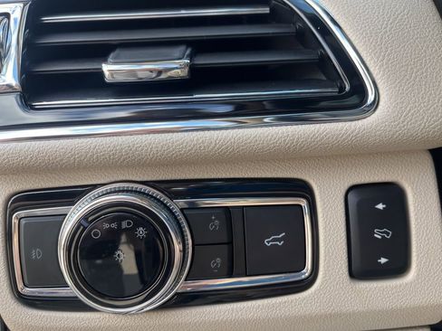 Used 2019 Lincoln Navigator Reserve image 15