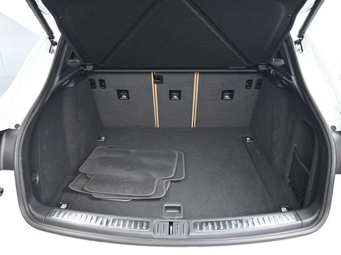 Certified 2023 Porsche Macan image 26