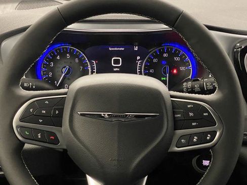 New 2026 Chrysler Pacifica Limited w/ Trailer Tow Group image 17