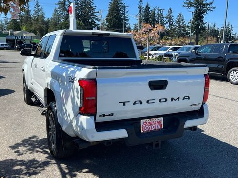 Used 2024 Toyota Tacoma TRD Sport w/ TRD Sport Premium Package AWD/4WD image 9