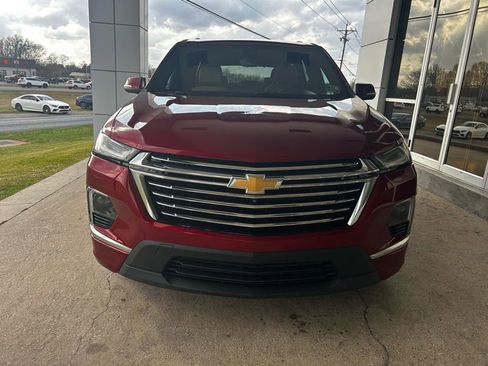 Used 2023 Chevrolet Traverse Premier image 2