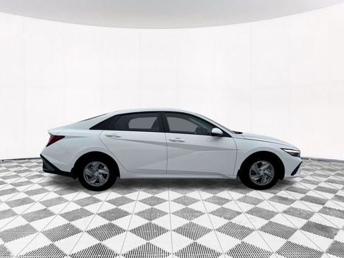 New 2026 Hyundai Elantra SE FWD image 13
