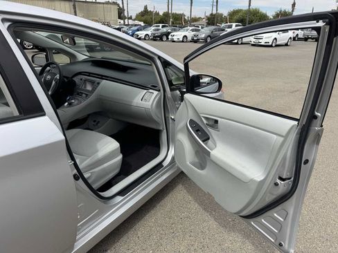 Used 2013 Toyota Prius Two FWD image 15