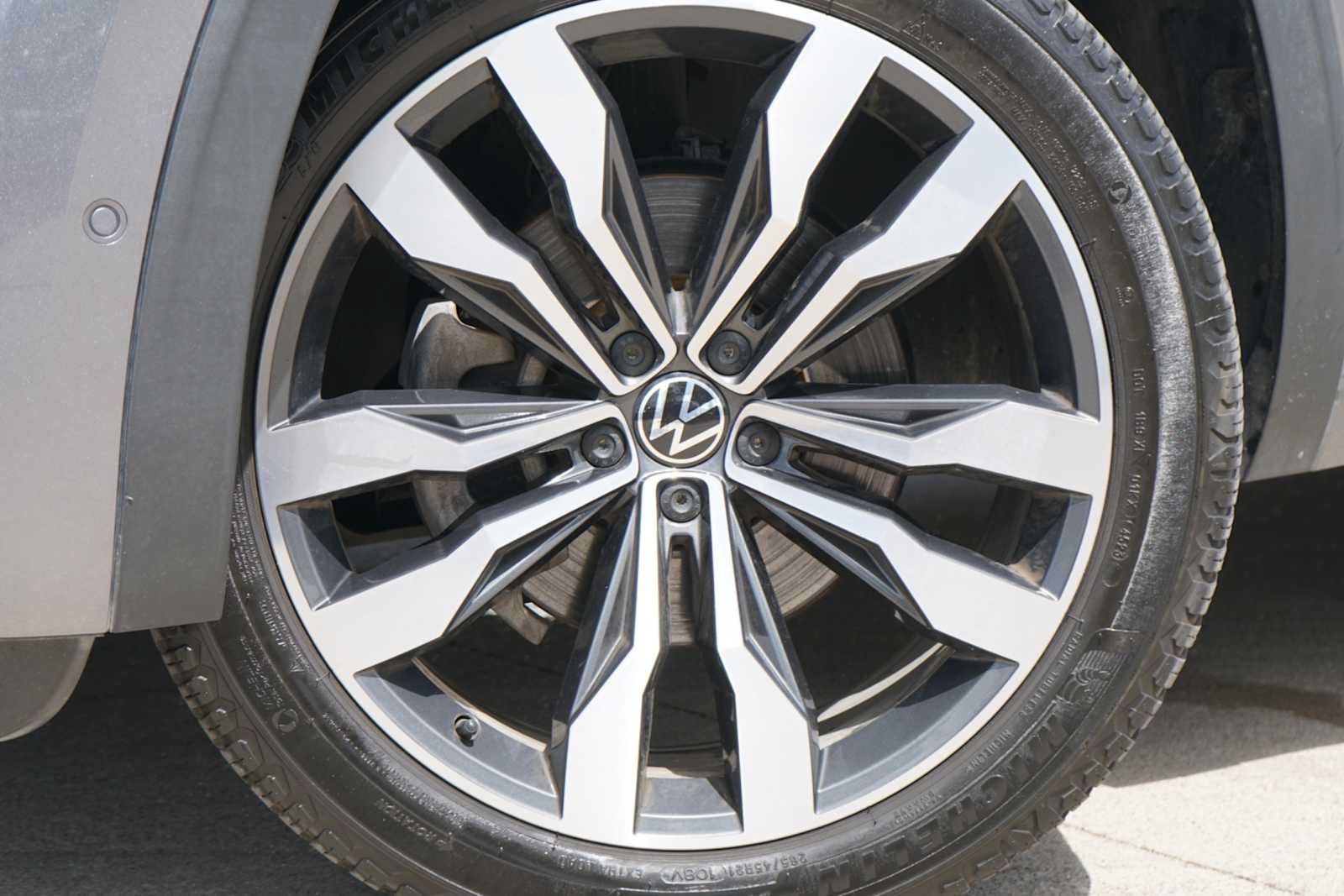 Used 2022 Volkswagen Atlas SEL Premium AWD/4WD image 2