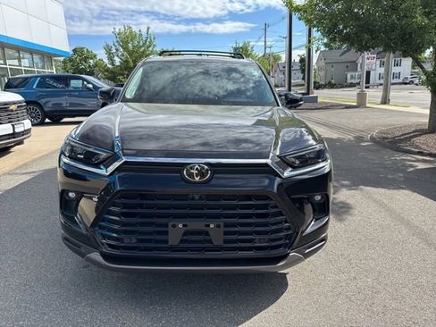 Used 2024 Toyota Grand Highlander AWD image 3
