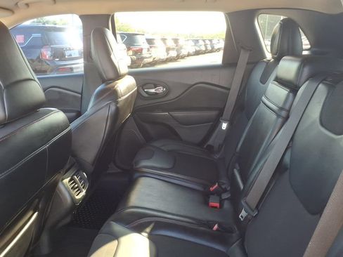 Used 2015 Jeep Cherokee Trailhawk w/ Trailer Tow Group AWD/4WD image 5