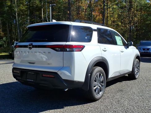 New 2025 Nissan Pathfinder SV image 7