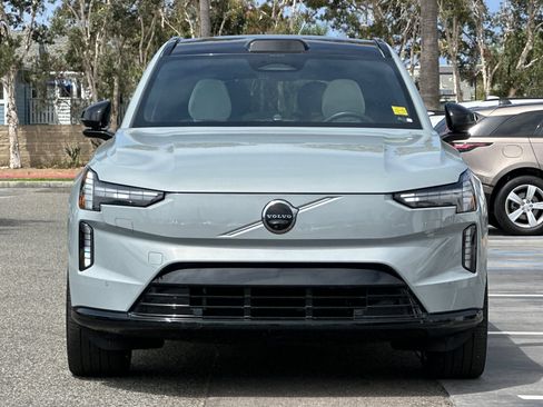 Certified 2025 Volvo EX90 Ultra AWD/4WD image 9