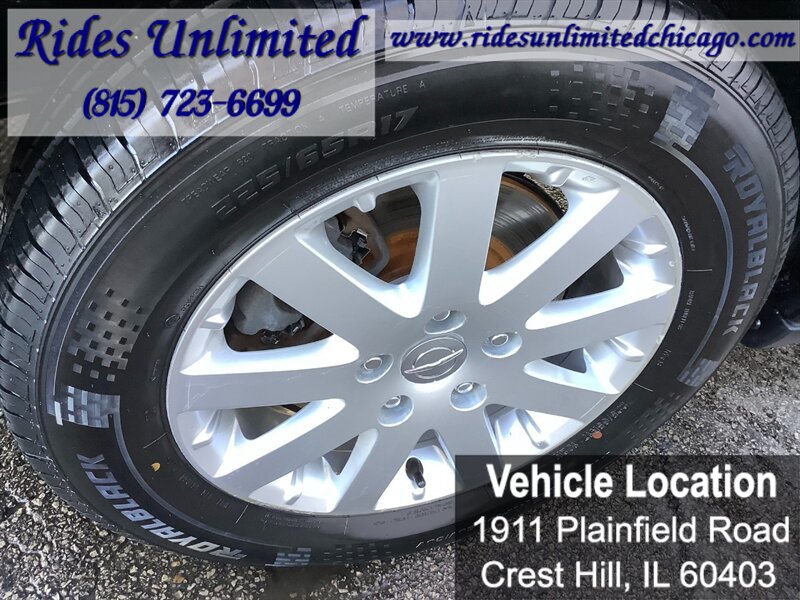 Used 2014 Chrysler Town & Country Touring FWD image 38
