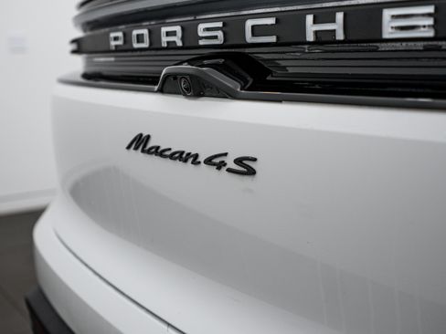 New 2025 Porsche Macan 4S Electric image 27