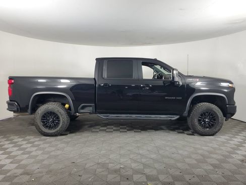 Used 2024 Chevrolet Silverado 2500 ZR2 w/ Technology Package AWD/4WD image 3