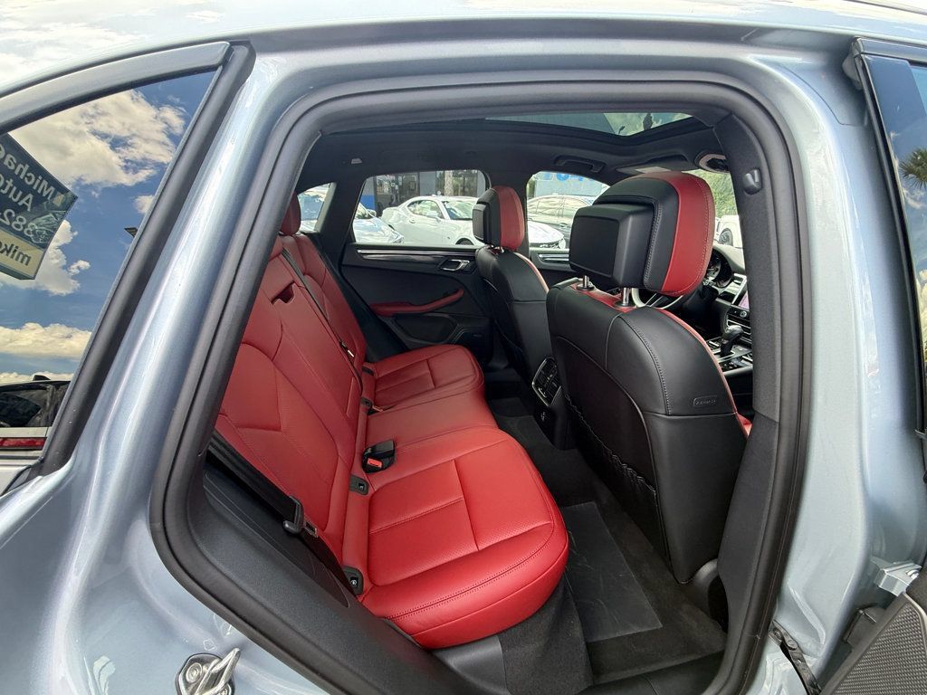 Used 2026 Porsche Macan AWD/4WD image 32