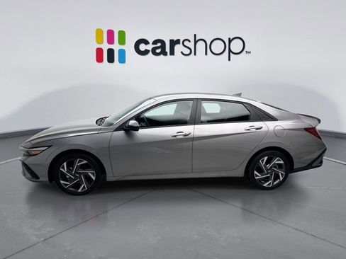 Used 2025 Hyundai Elantra Sport image 2