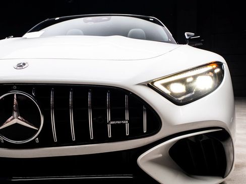 Used 2022 Mercedes-Benz SL 55 AMG 4MATIC w/ Driver Assistance Package image 5