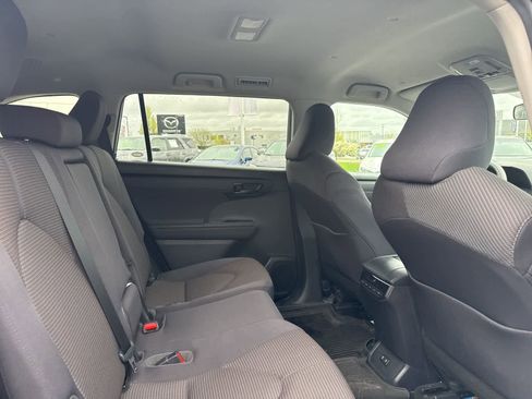 Used 2020 Toyota Highlander L AWD/4WD image 25