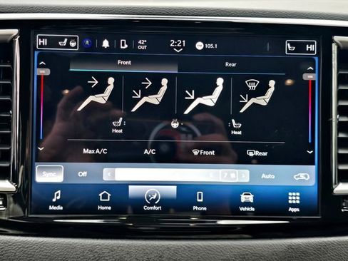 Certified 2024 Chrysler Pacifica Touring-L image 11