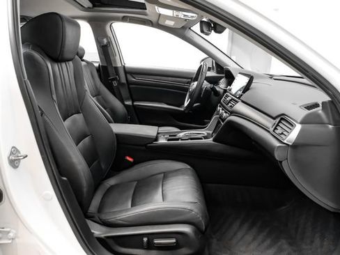 Used 2019 Honda Accord Touring image 29