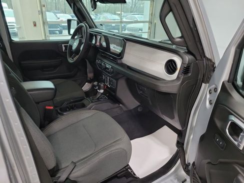 Used 2024 Jeep Wrangler Sport S image 18