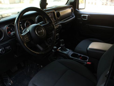 Used 2022 Jeep Gladiator Sport image 13