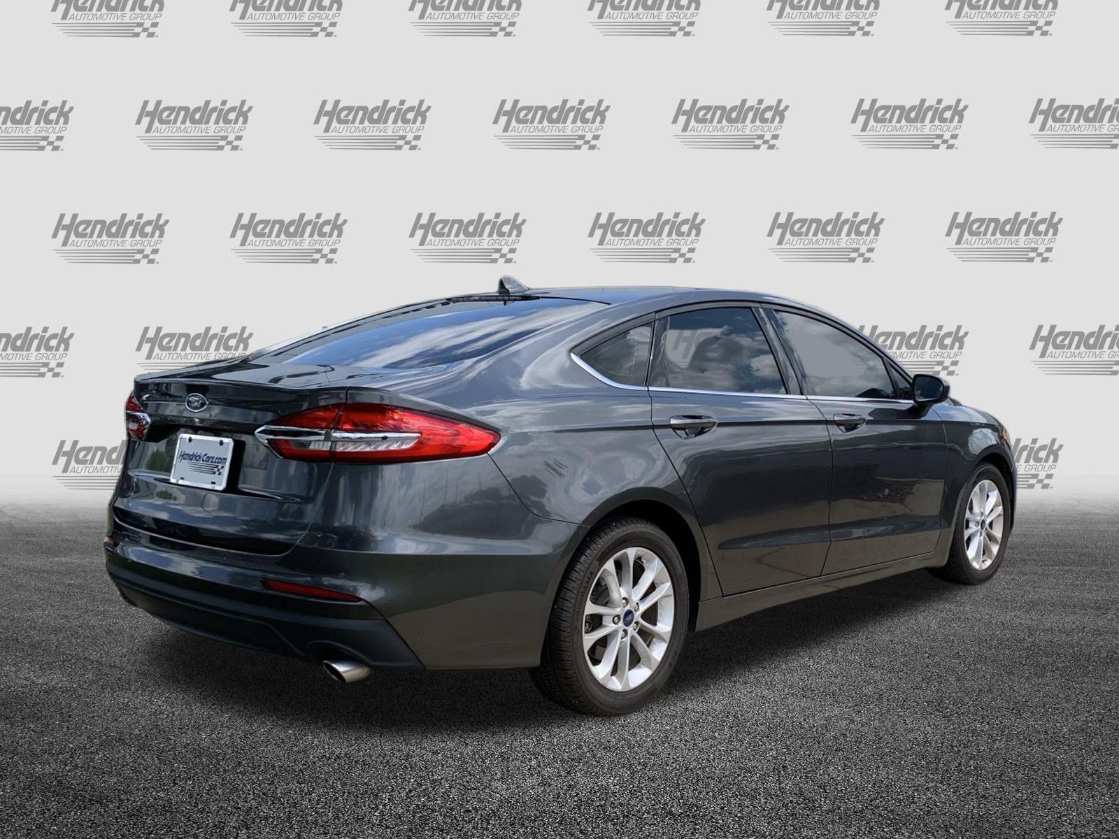 Used 2019 Ford Fusion SE FWD image 10