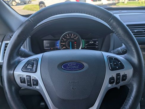 Used 2014 Ford Explorer XLT w/ Equipment Group 202A FWD image 31