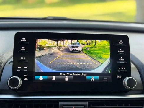 Used 2019 Honda Accord Touring image 16
