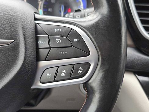 Used 2019 Chrysler Pacifica Touring-L Plus w/ Advanced Safetytec Group image 25