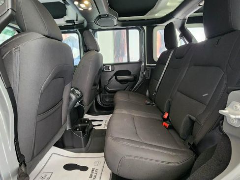 Used 2023 Jeep Wrangler Unlimited Sport image 16